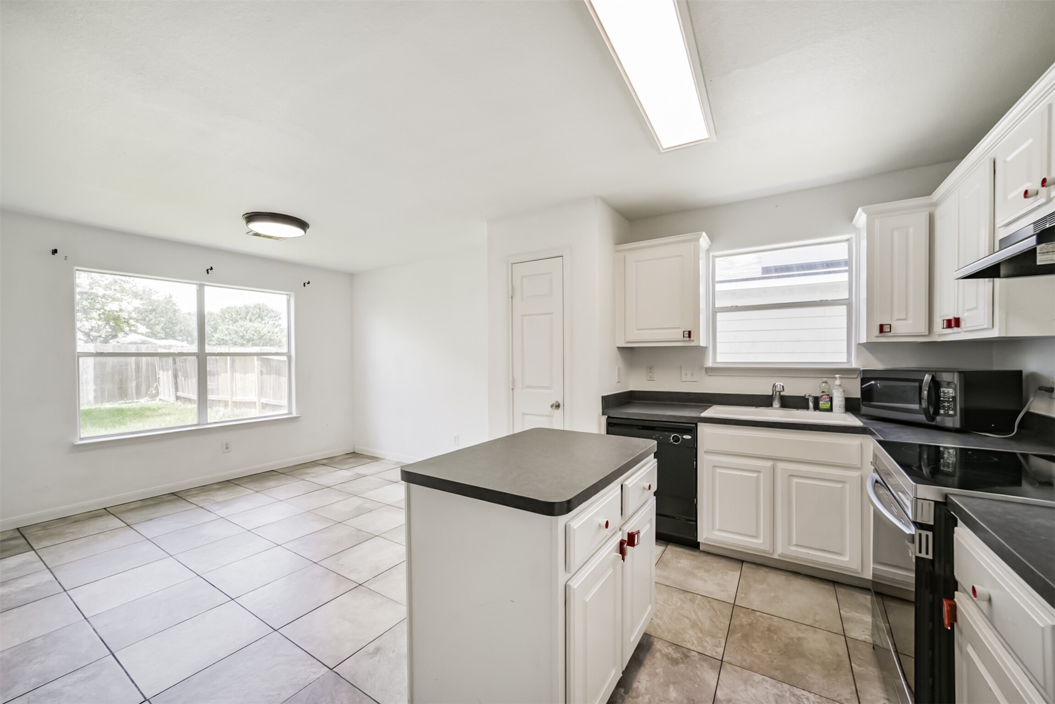 7114 Sunrise Hill Lane Property Photo 9