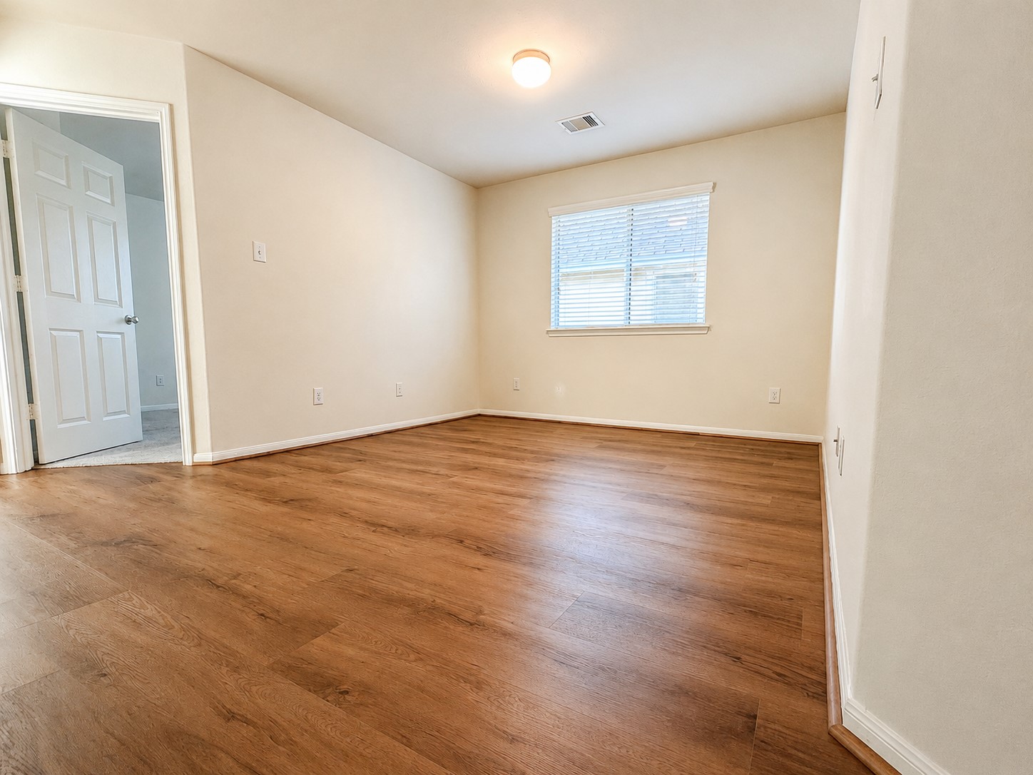 8327 Lamond Lane Property Photo 6