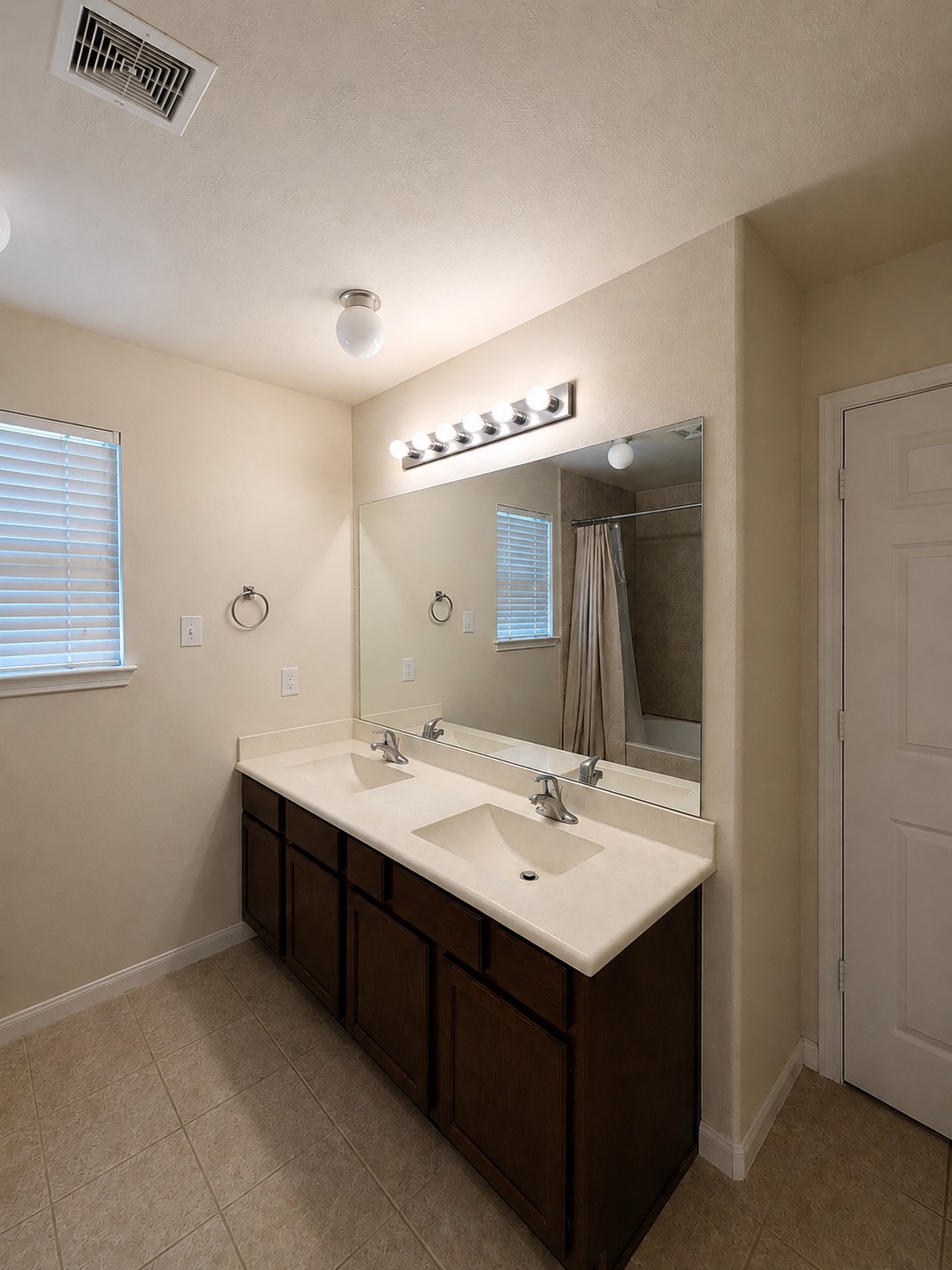 8327 Lamond Lane Property Photo 9