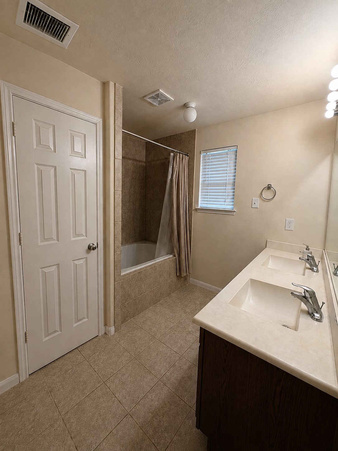 8327 Lamond Lane Property Photo 10
