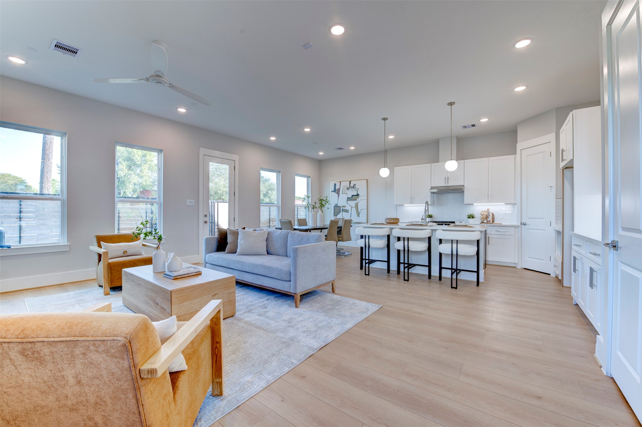 5128 Rosslyn Road Property Photo 1