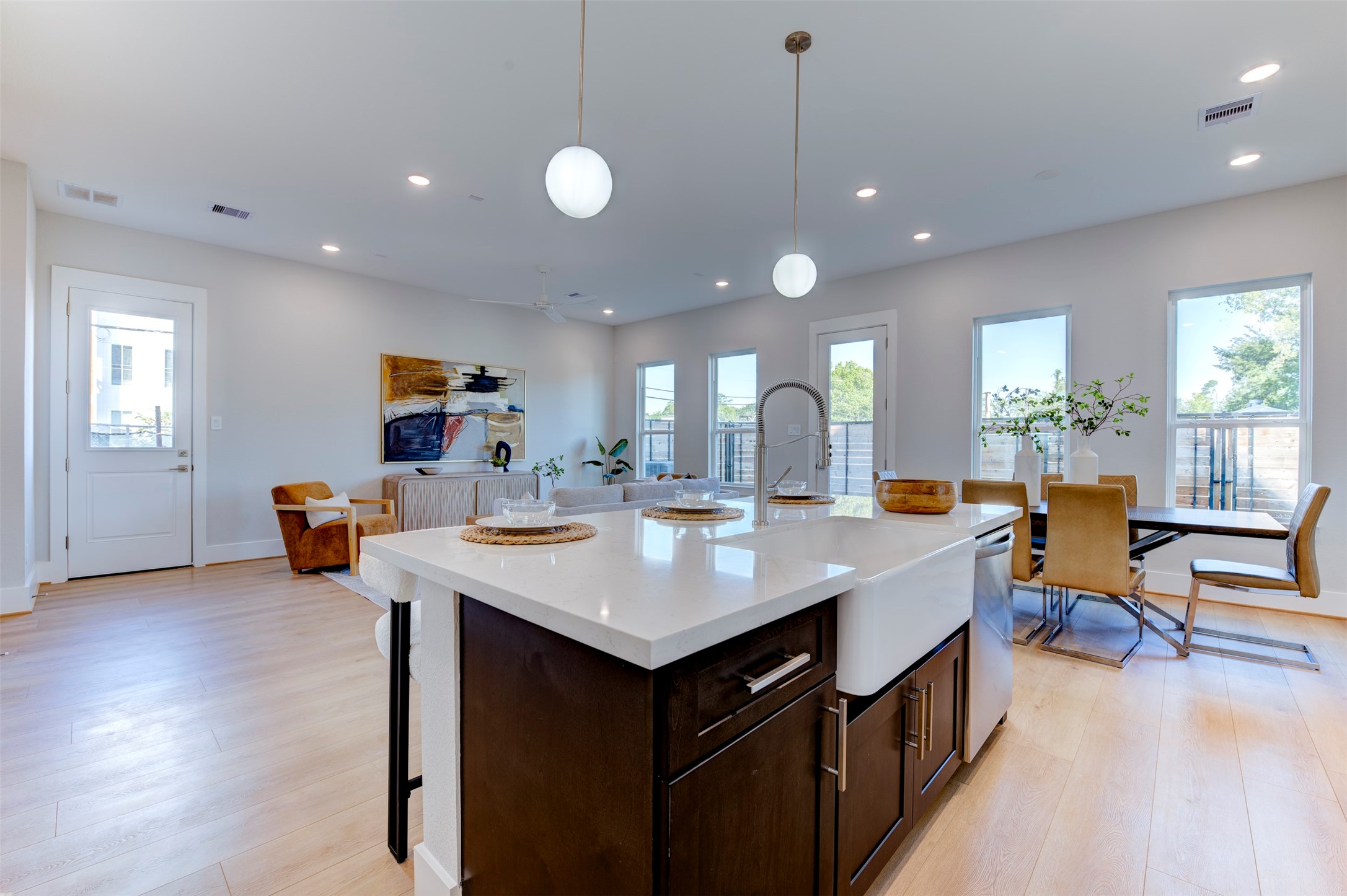 5128 Rosslyn Road Property Photo 8