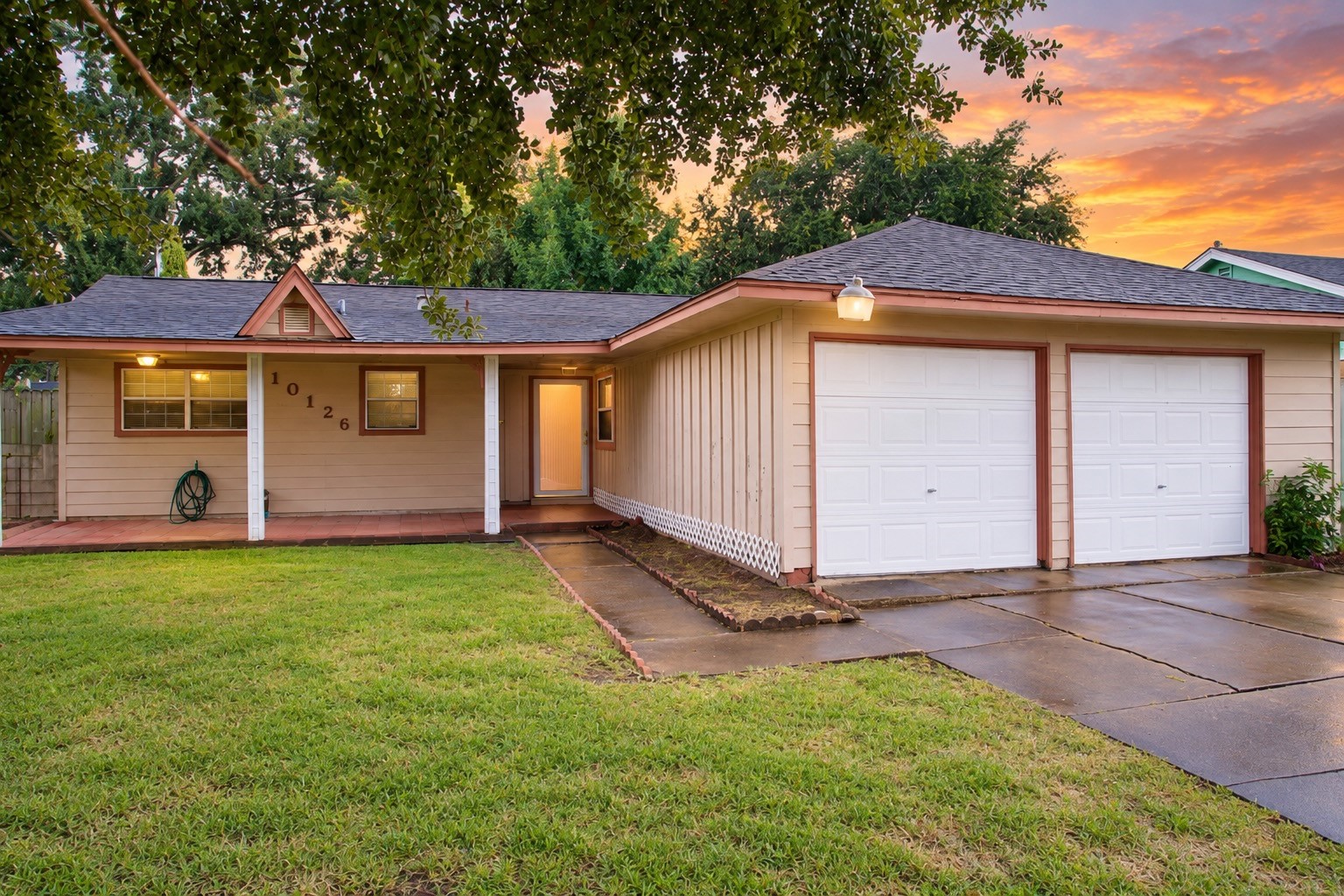 10126 Fleming Drive Property Photo 1
