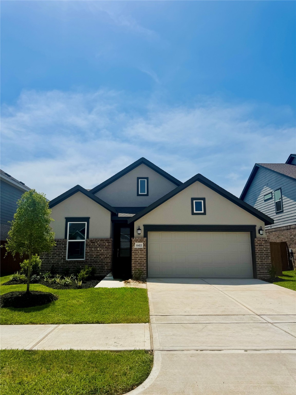 6411 Seafoam Lake Drive Property Photo 1