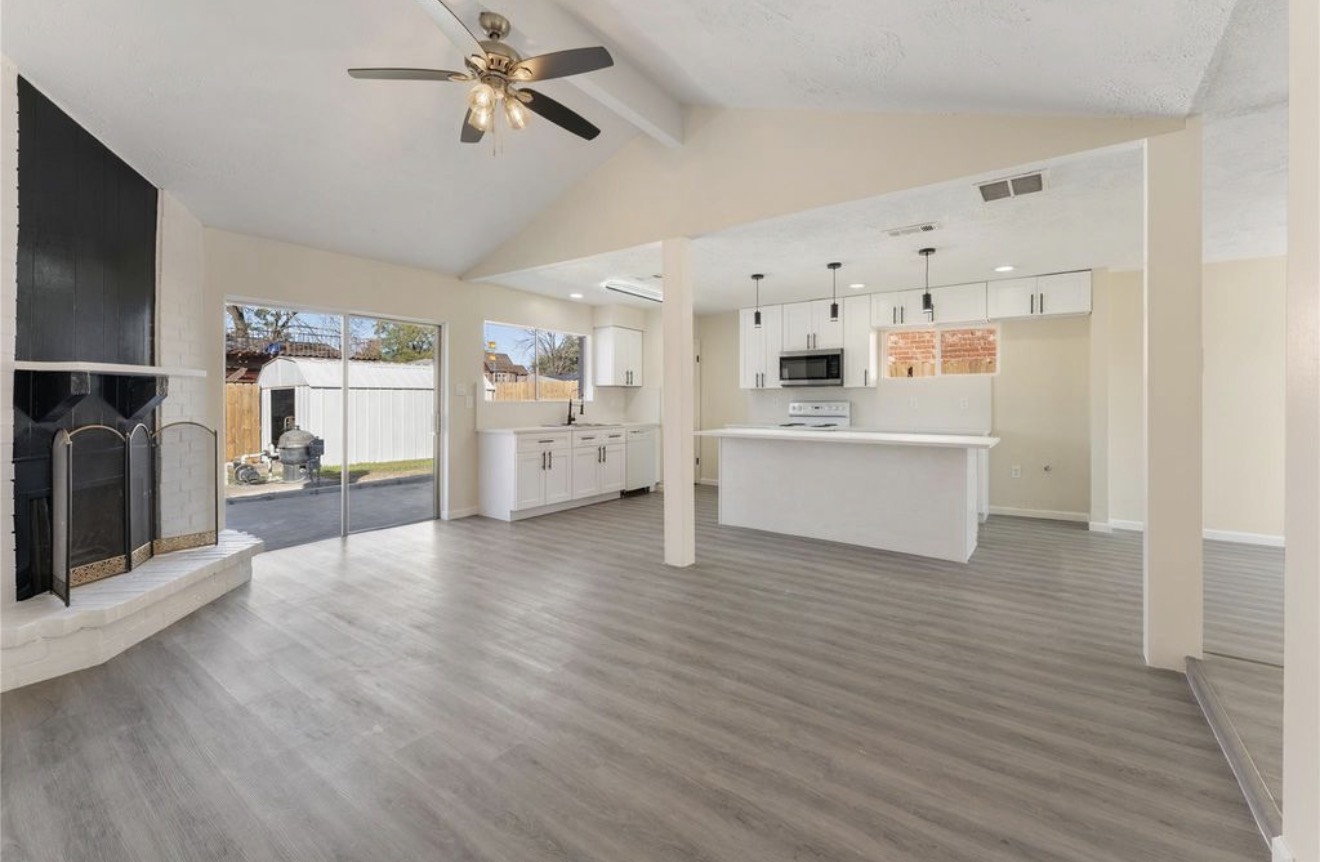 12411 Drifting Winds Drive Property Photo 4