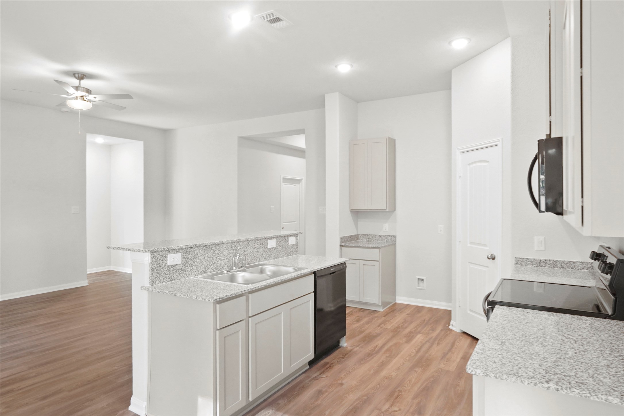 611 Burkett Street Property Photo 9