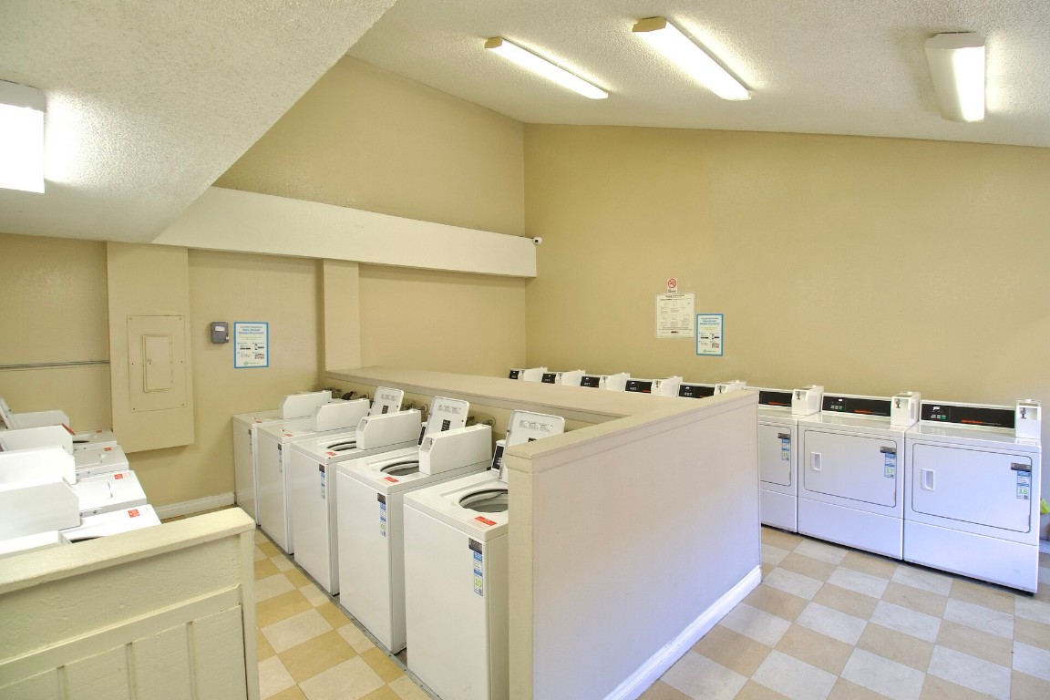 2600 S Azusa Ave Property Photo 9