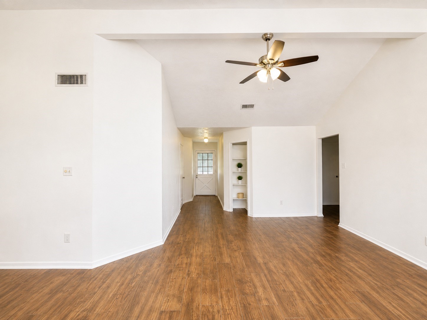 4610 Rivertree Lane Property Photo 3