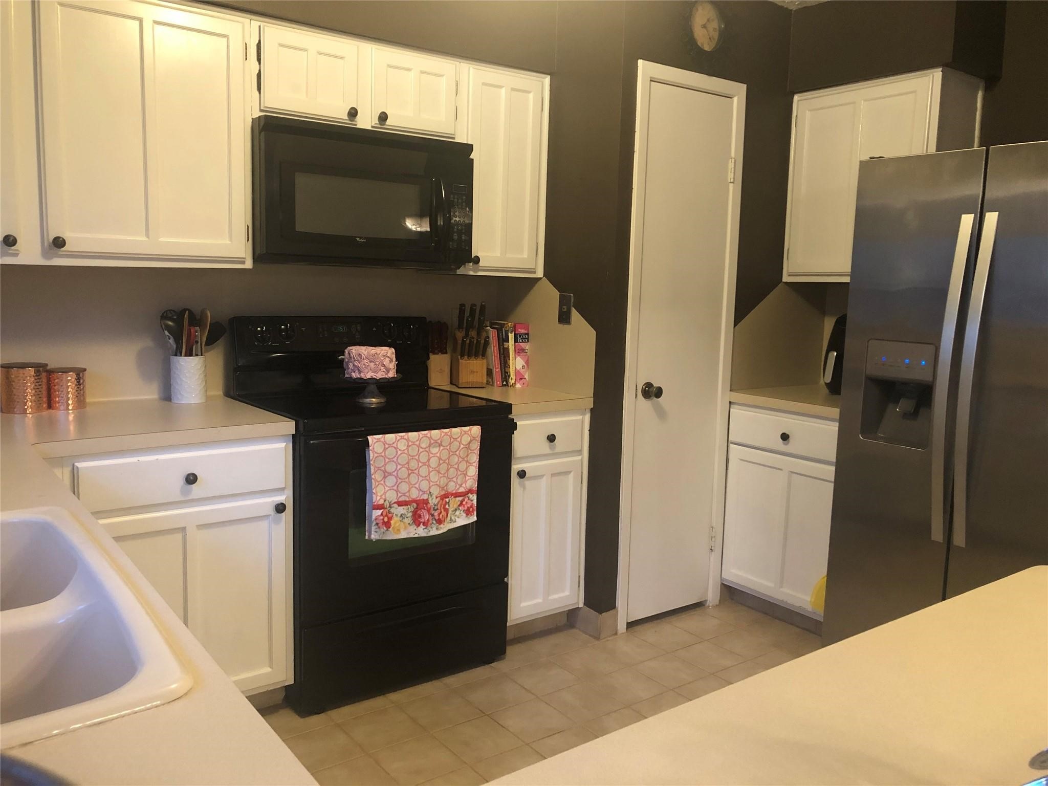 4610 Rivertree Lane Property Photo 6