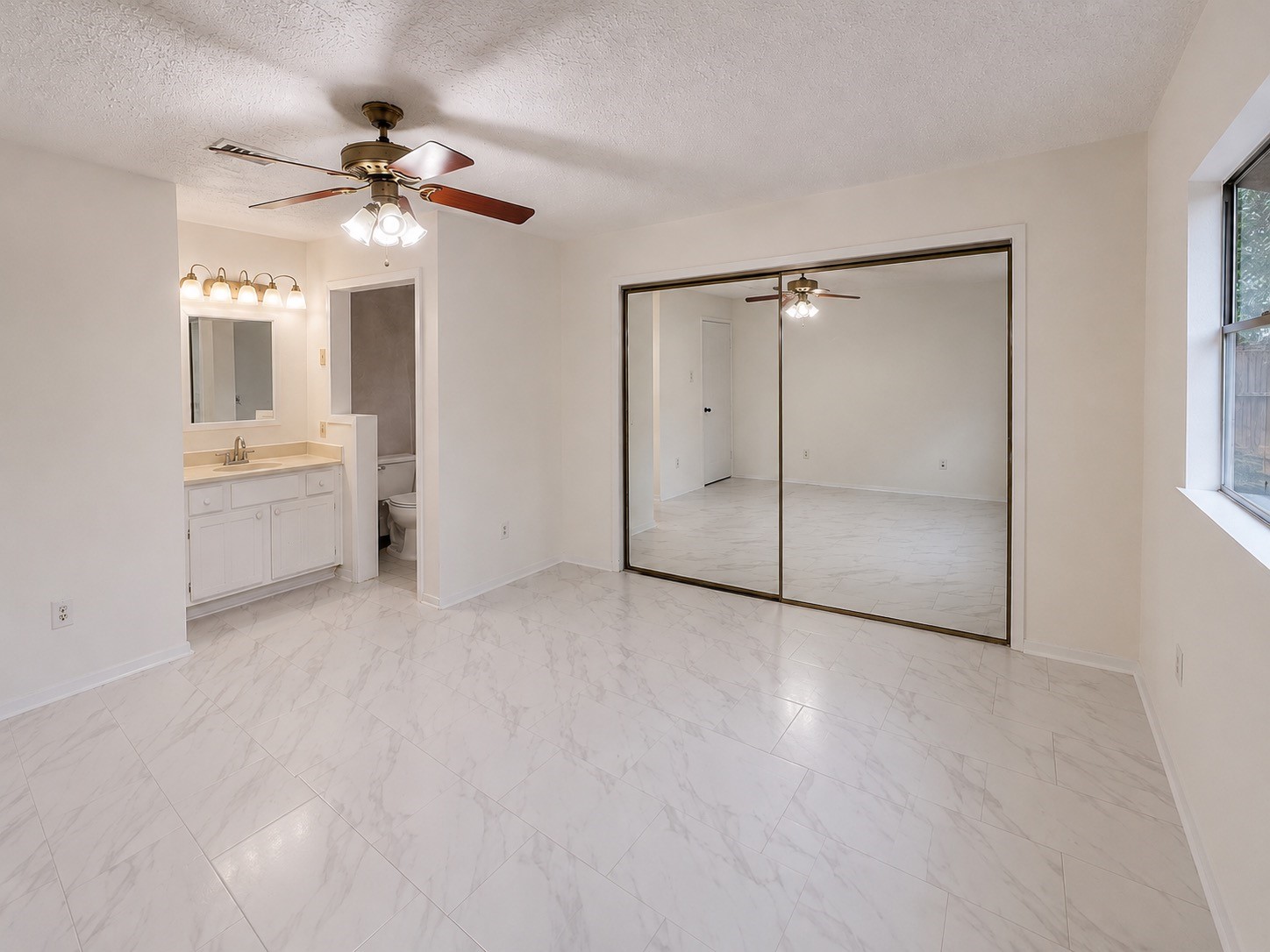 4610 Rivertree Lane Property Photo 8