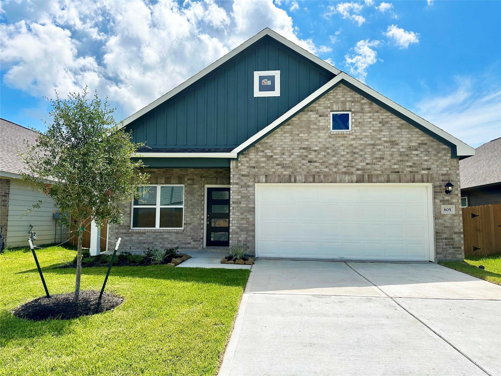 805 Apple Blossom Drive Property Photo 1