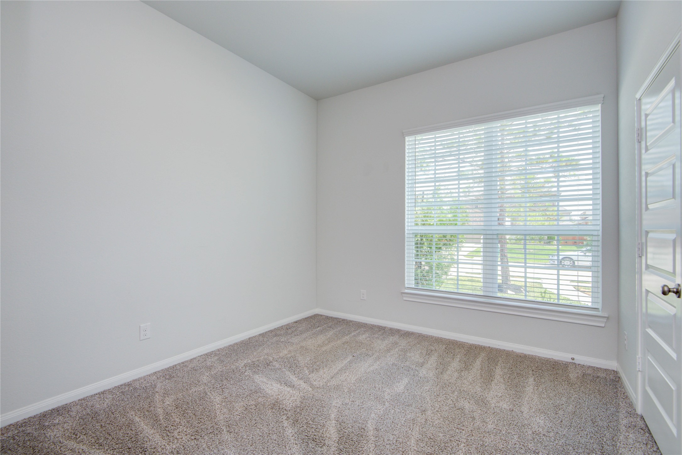 2425 Temple Crag Drive Property Photo 25