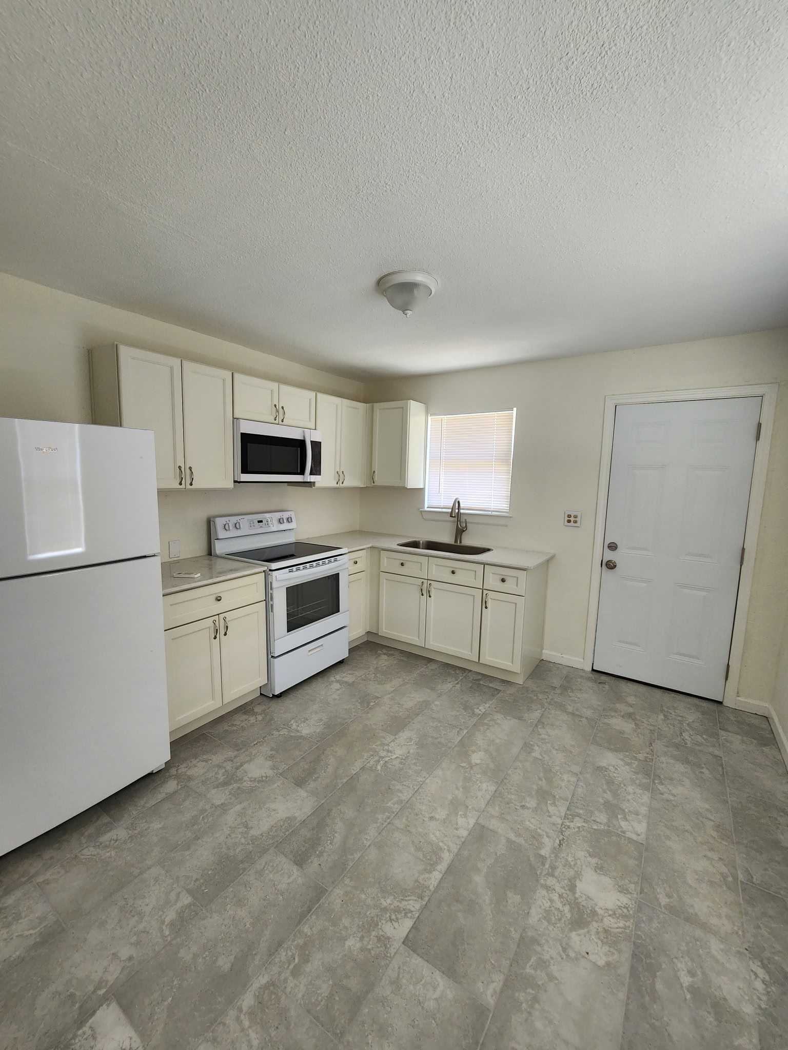 112 1st Avenue N Property Photo 3