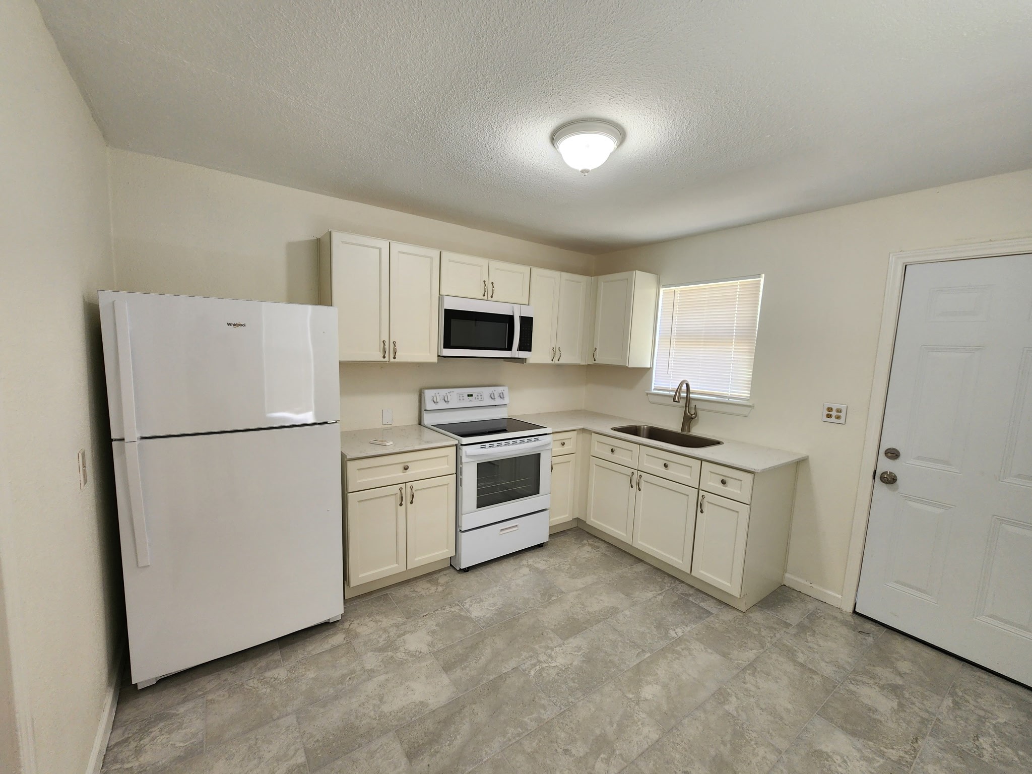 112 1st Avenue N Property Photo 4