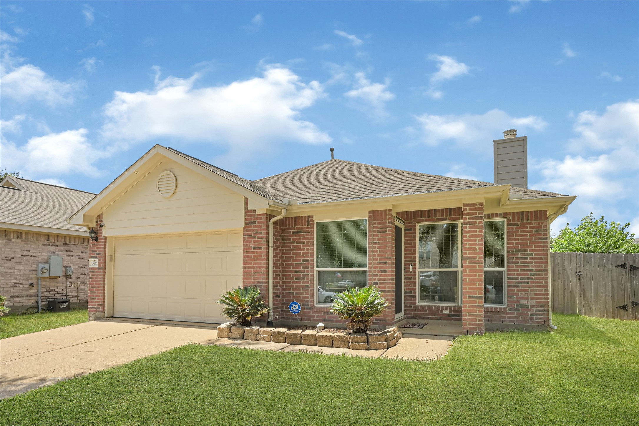 1807 Strongs Court Property Photo 2