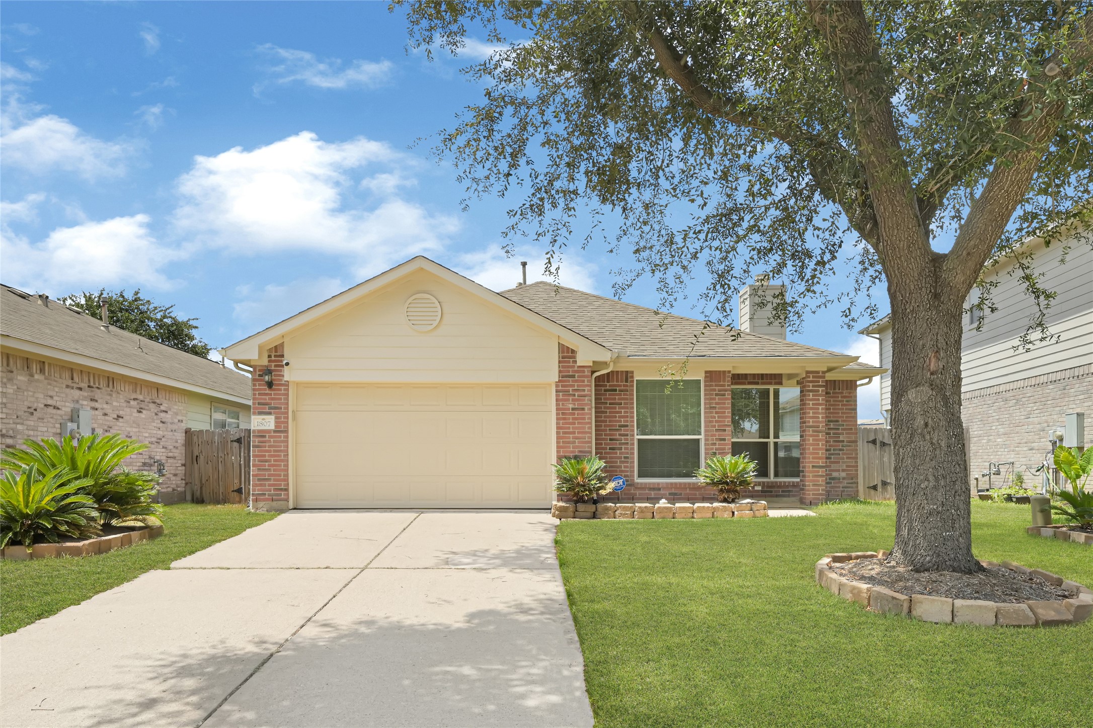 1807 Strongs Court Property Photo 3