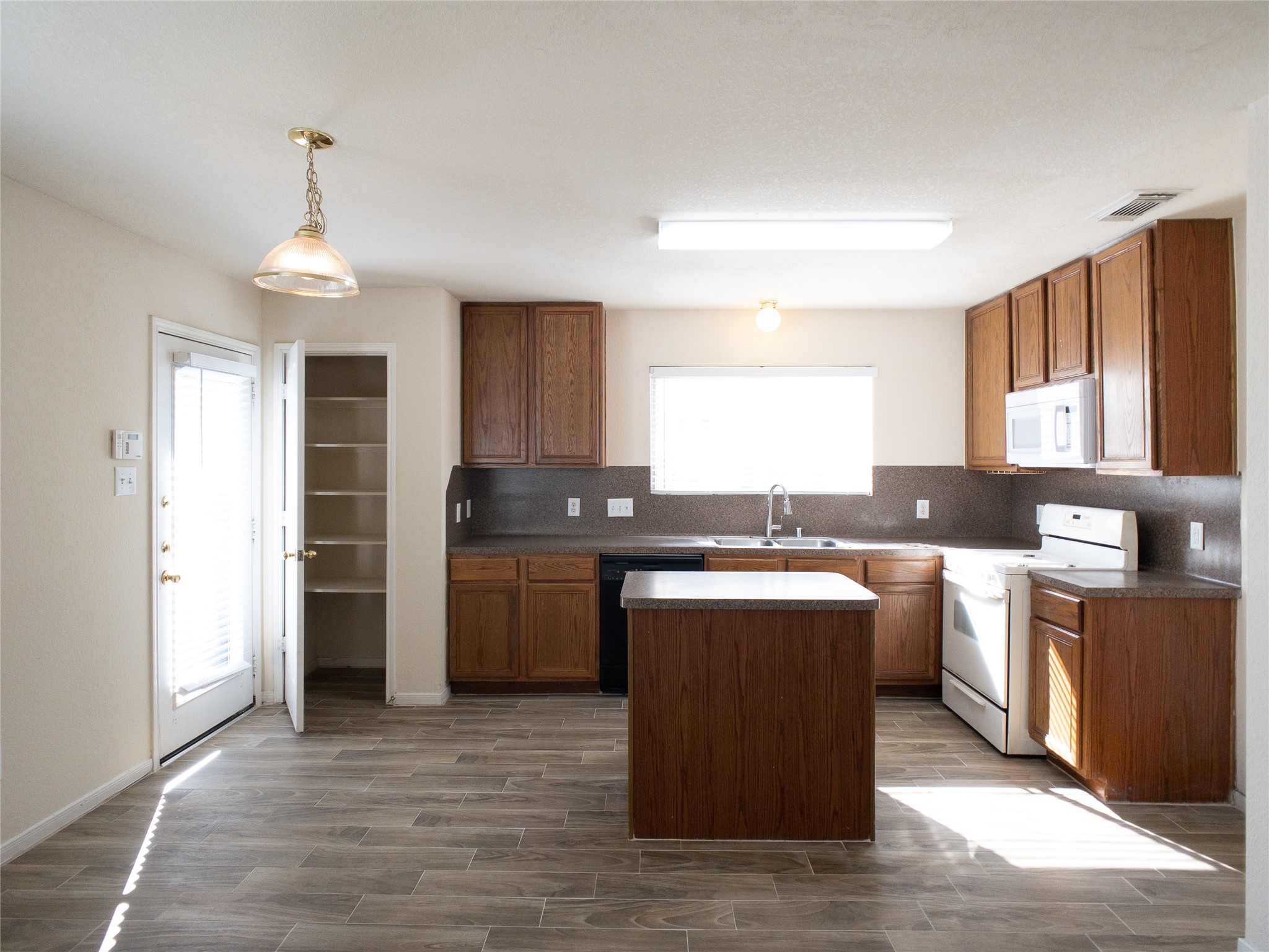 21843 Grassy Hill Lane Property Photo 12