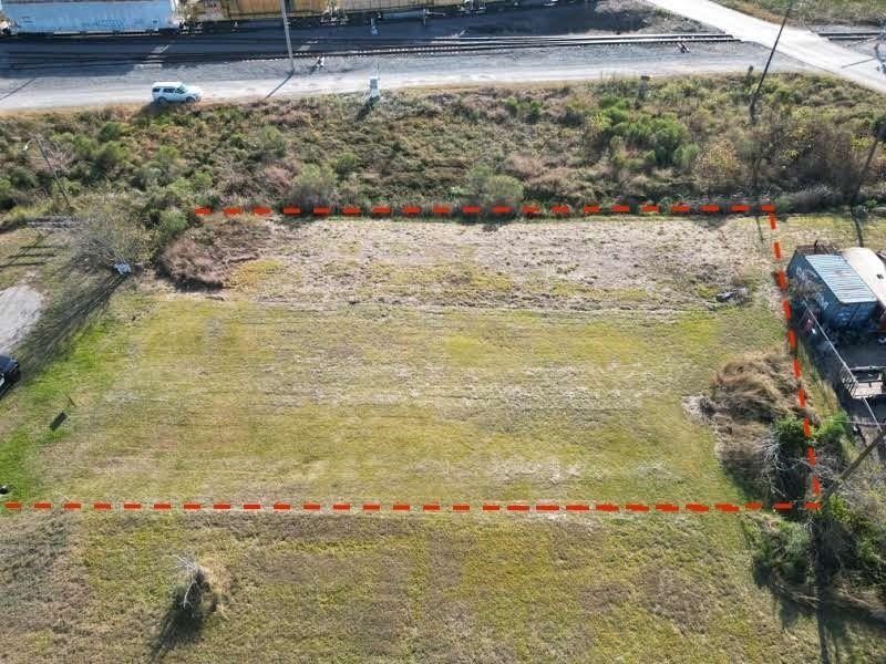 623 S Avenue G Property Photo 3