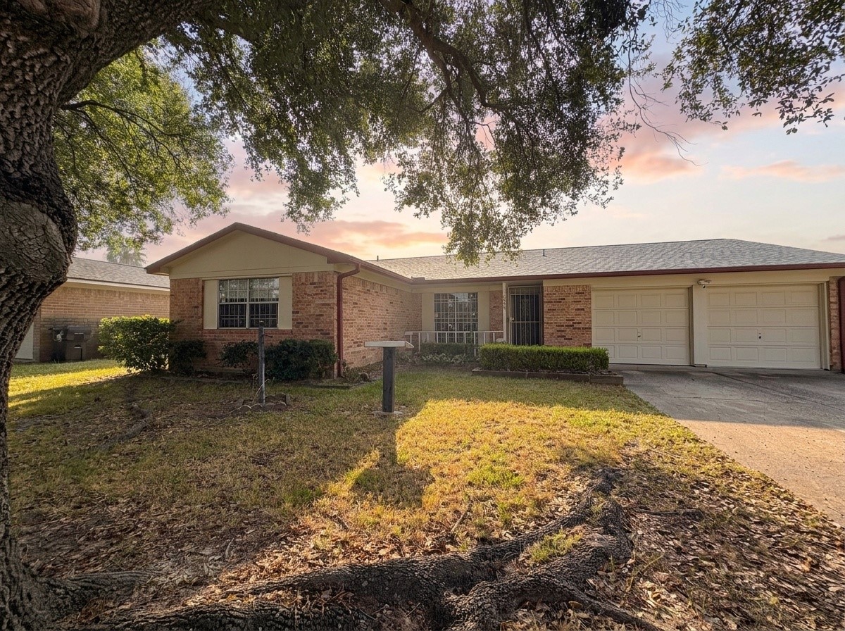 943 W Nelda Road Property Photo 1