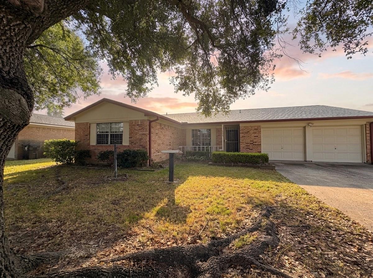 943 W Nelda Road, Houston Tx 77088 Property Photo 1