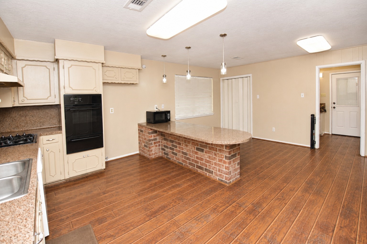 5723 Fm 2100 Road Property Photo 9
