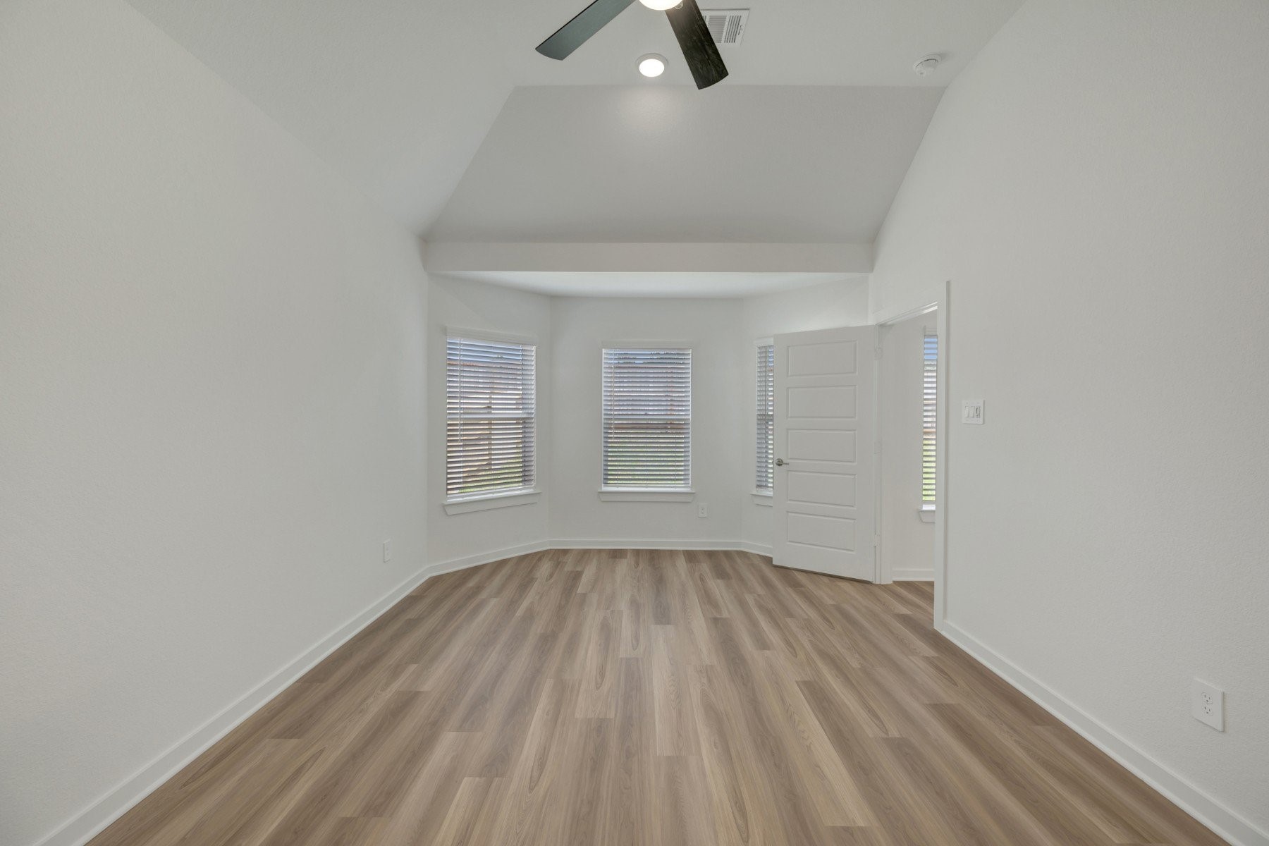 10607 Annex Avenue Property Photo 16