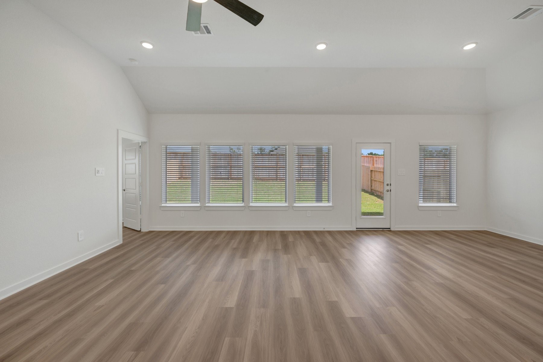 10607 Annex Avenue Property Photo 34