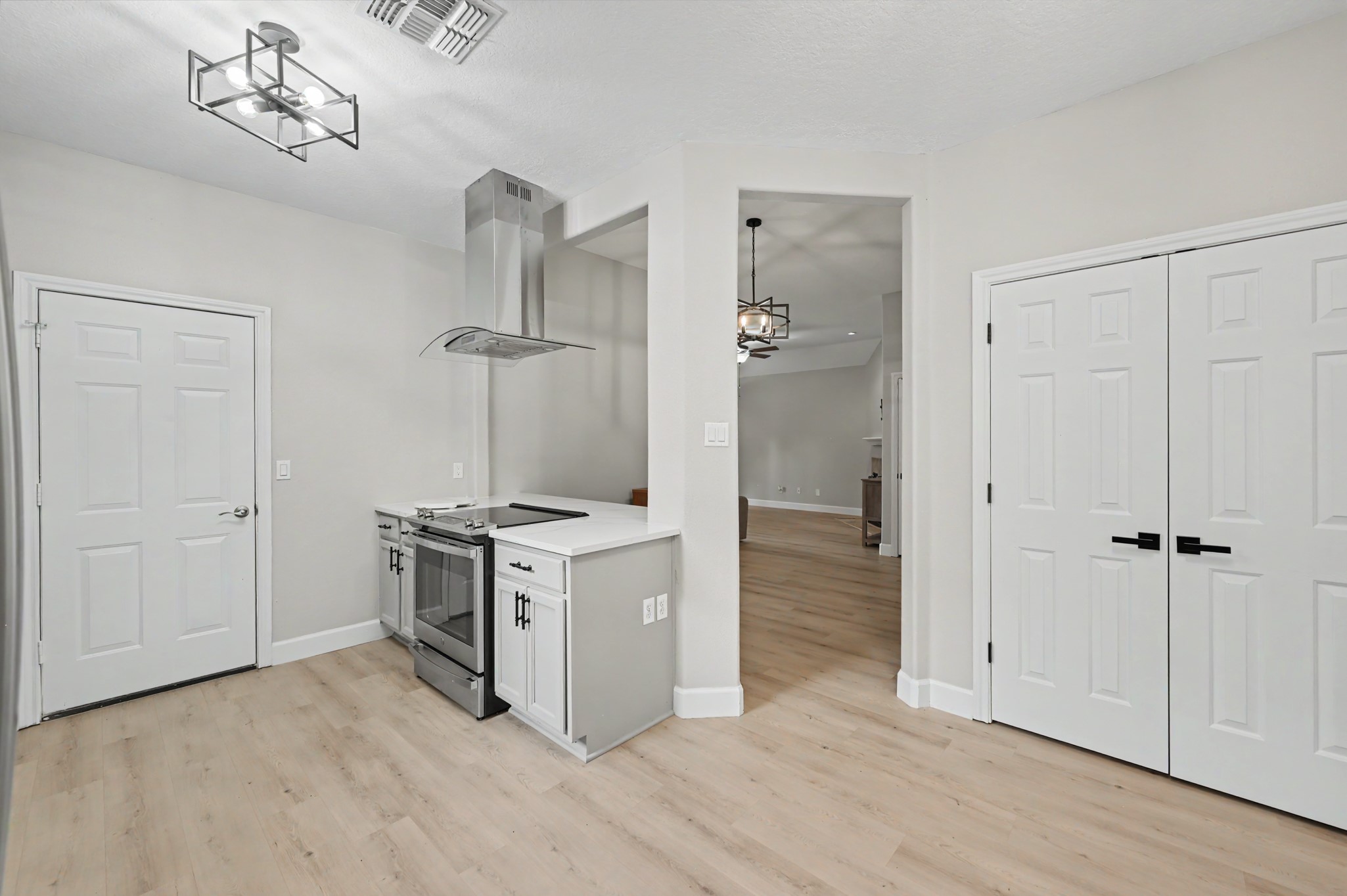 11318 Twain Drive Property Photo 10