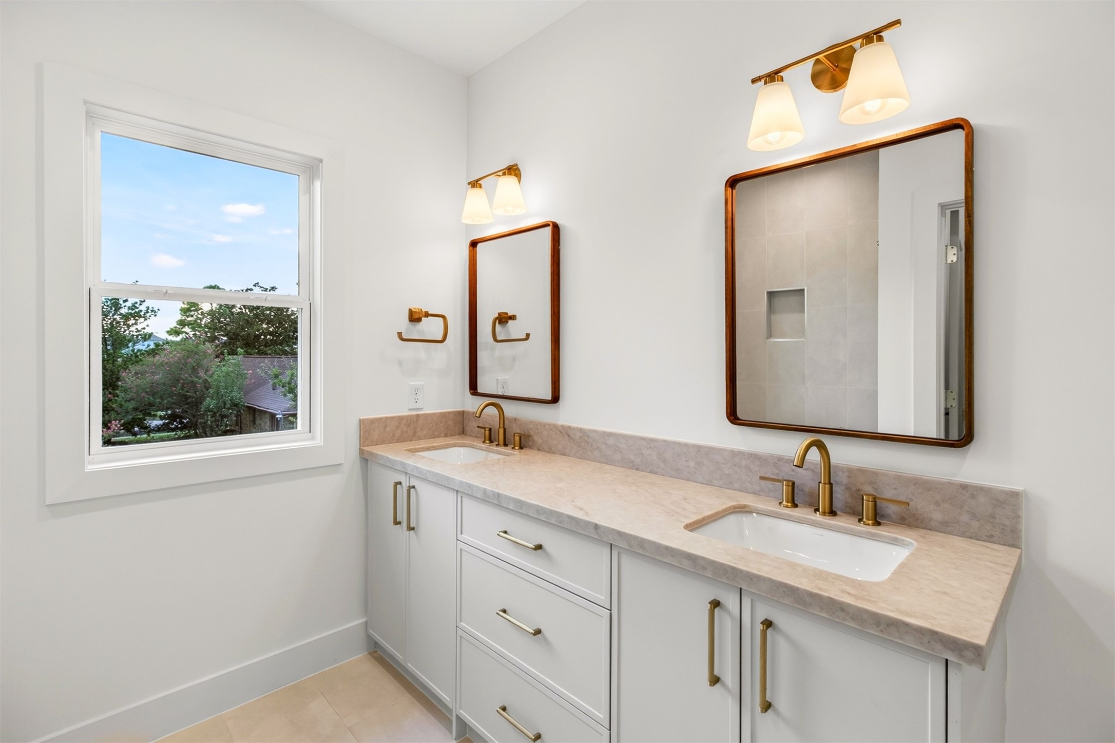 1109 Tabor Street Property Photo 32