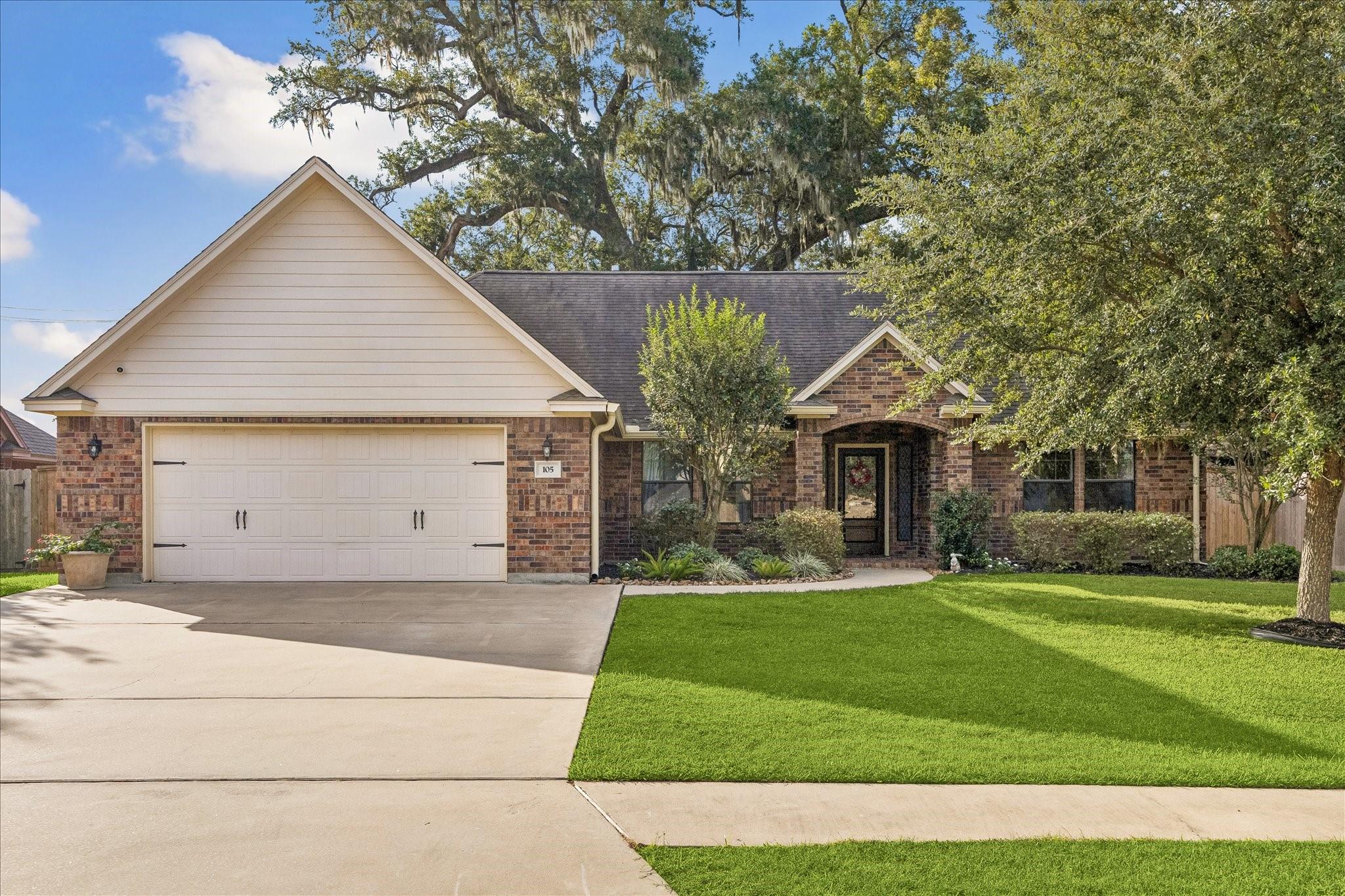105 Blue Jay Drive Property Photo 1