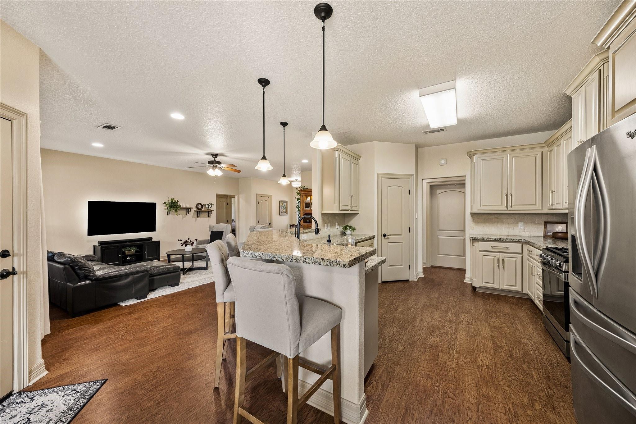 105 Blue Jay Drive Property Photo 2