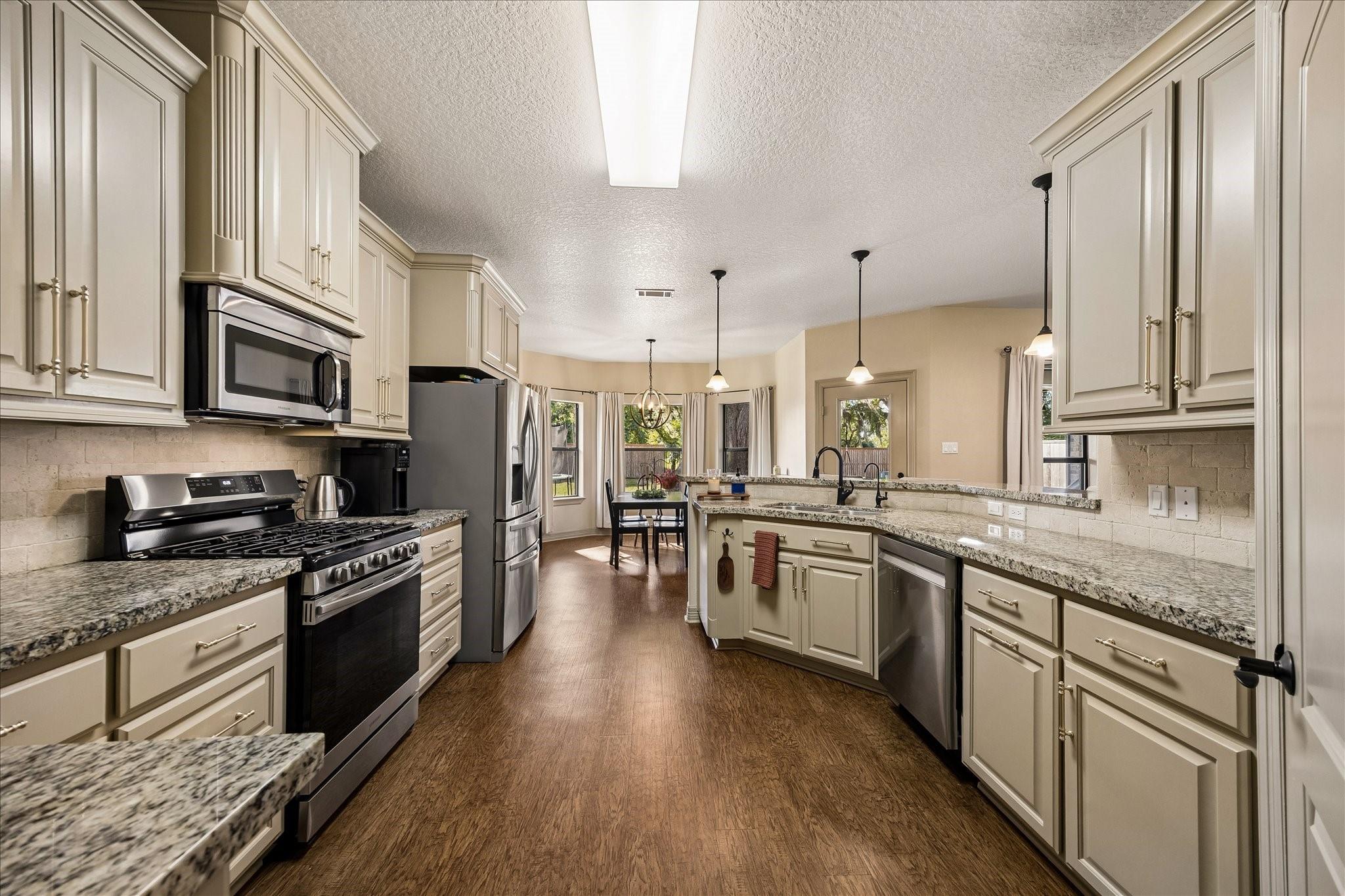 105 Blue Jay Drive Property Photo 11