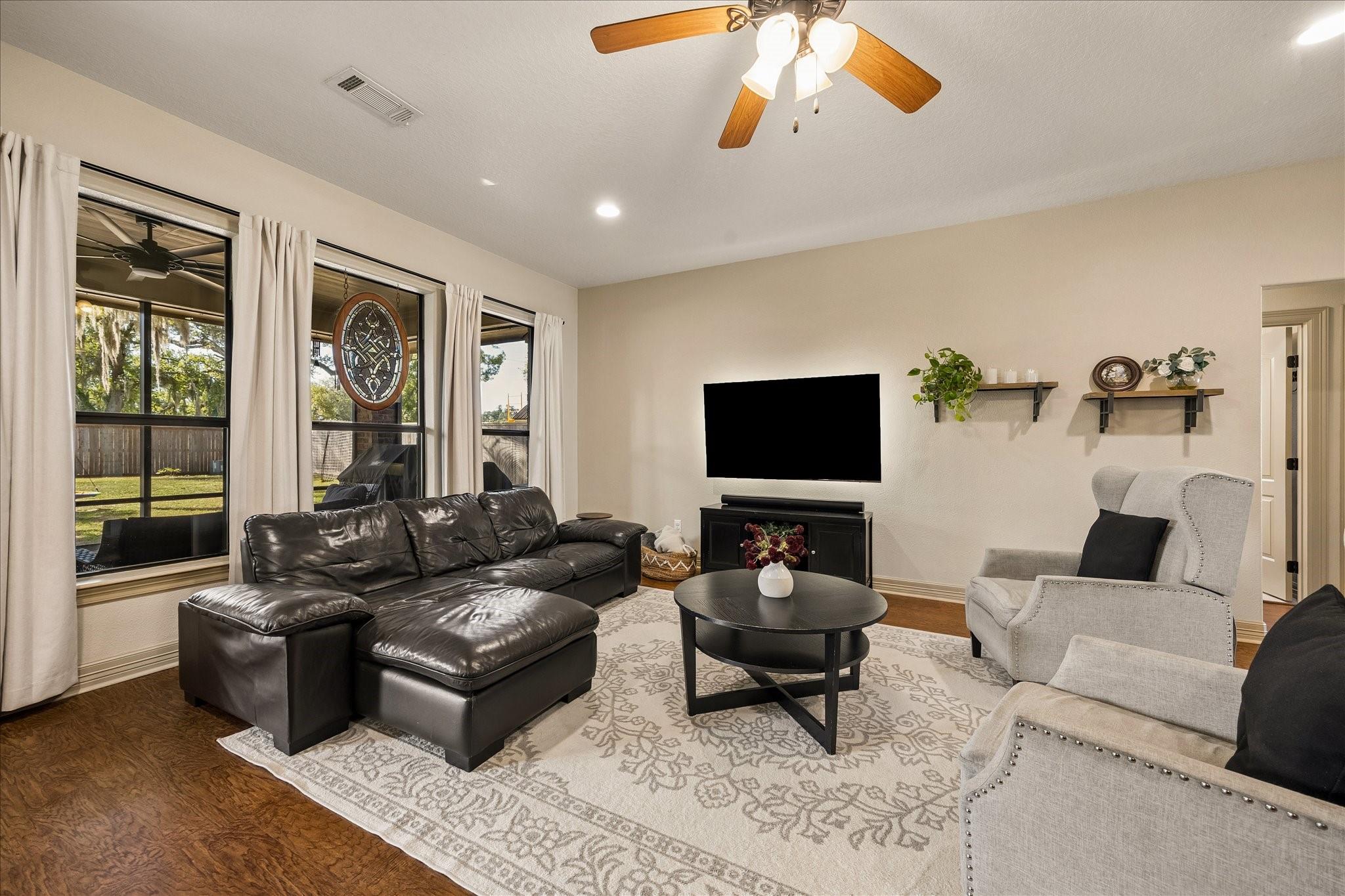105 Blue Jay Drive Property Photo 15