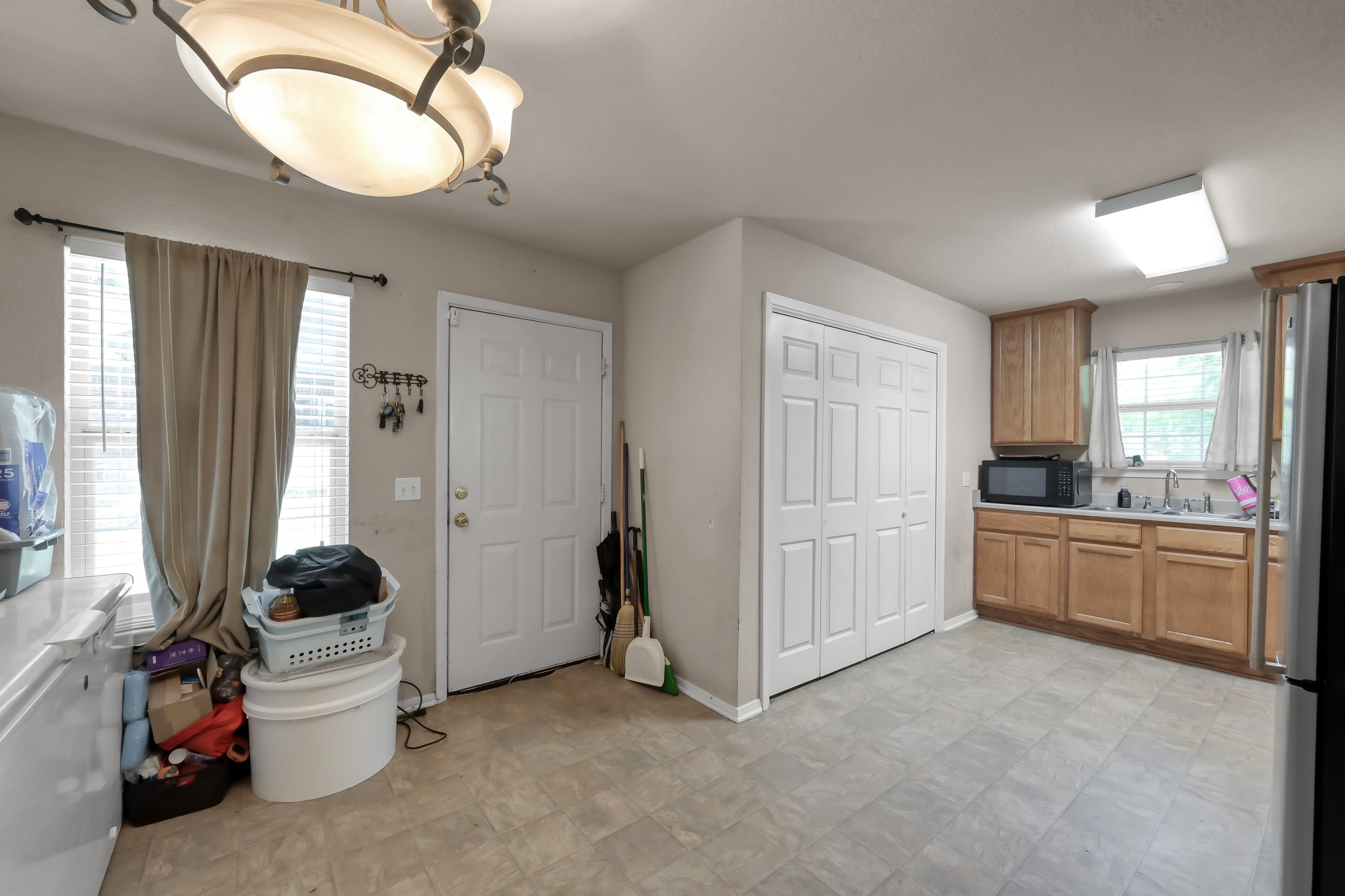 805 Webb Street Property Photo 10