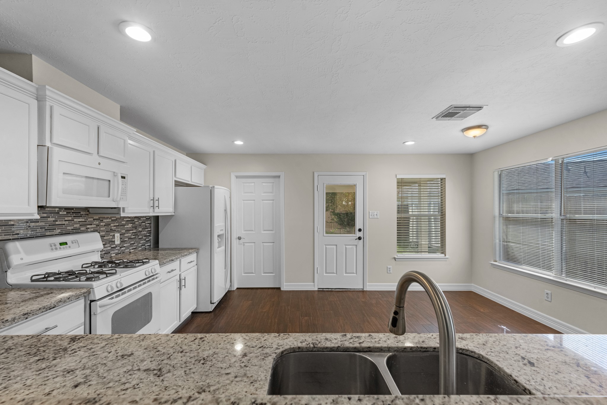 19423 Rebel Yell Drive Property Photo 4