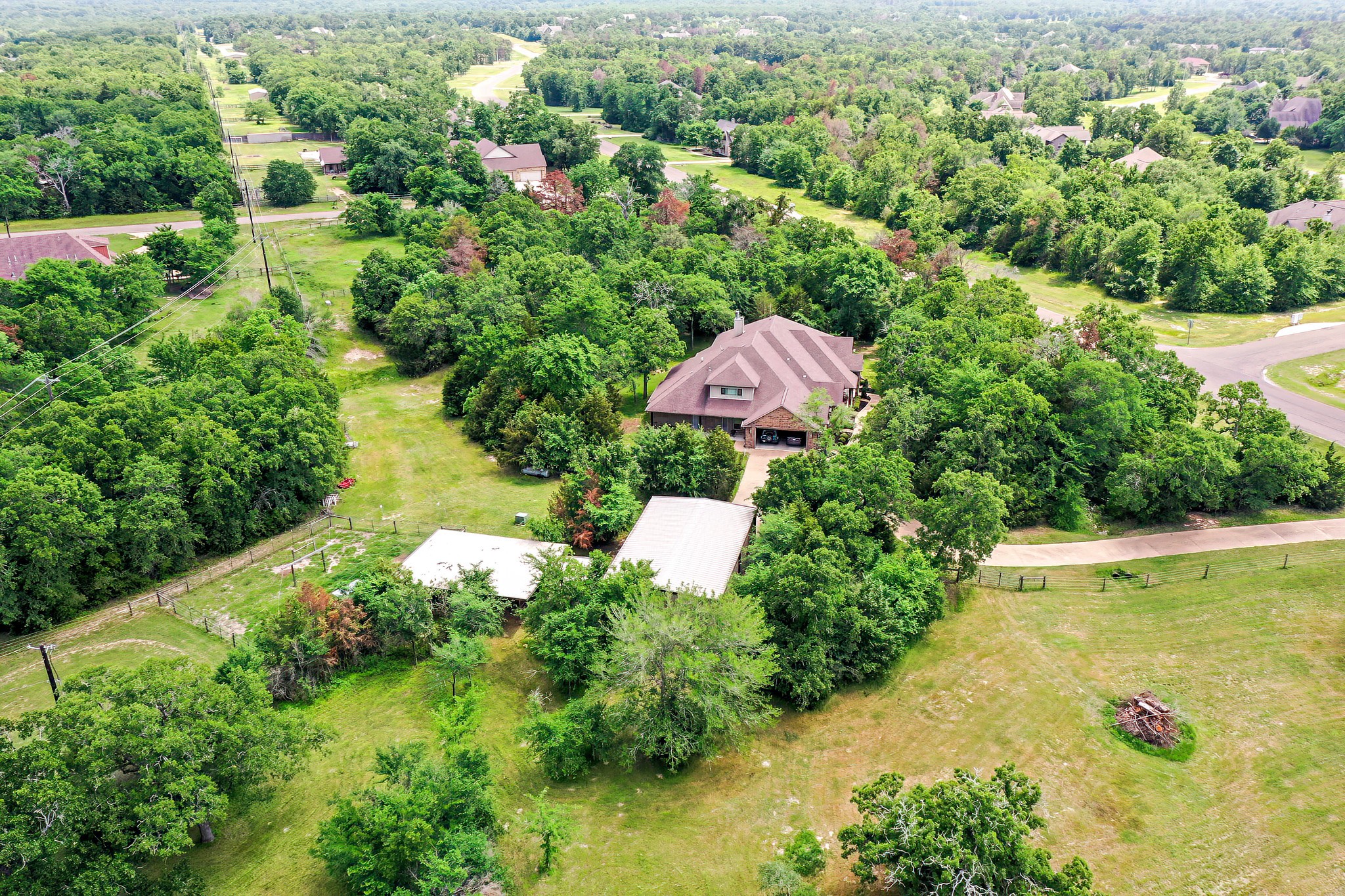 17899 Saddle Creek Drive Property Photo 3