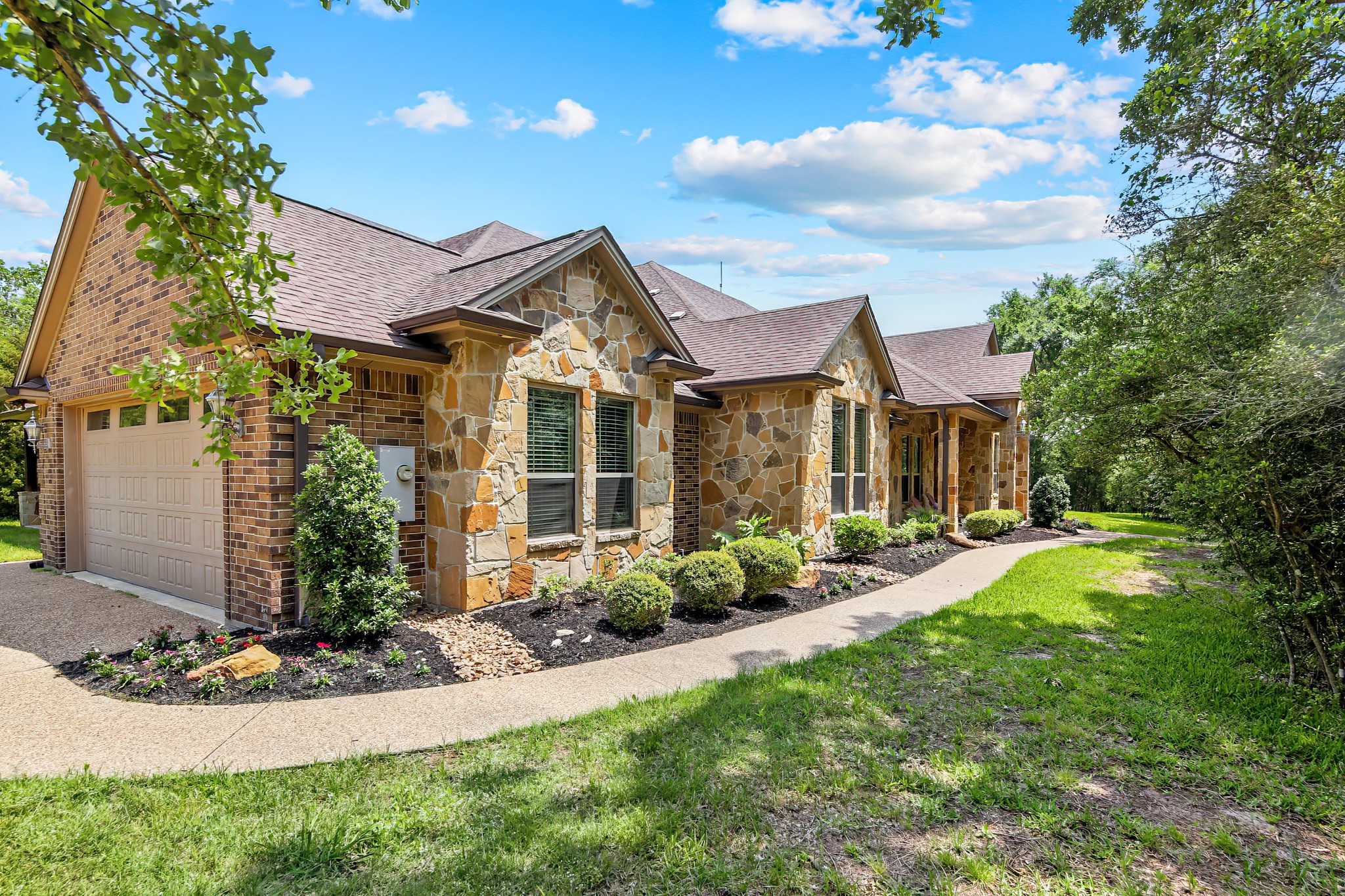17899 Saddle Creek Drive Property Photo 4