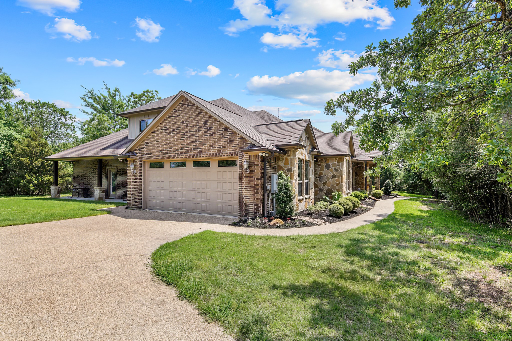 17899 Saddle Creek Drive Property Photo 6