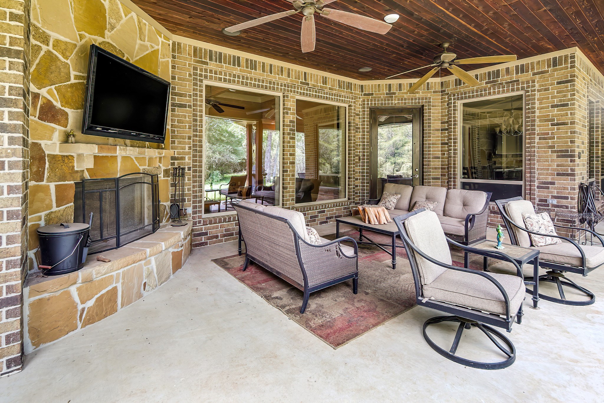 17899 Saddle Creek Drive Property Photo 9