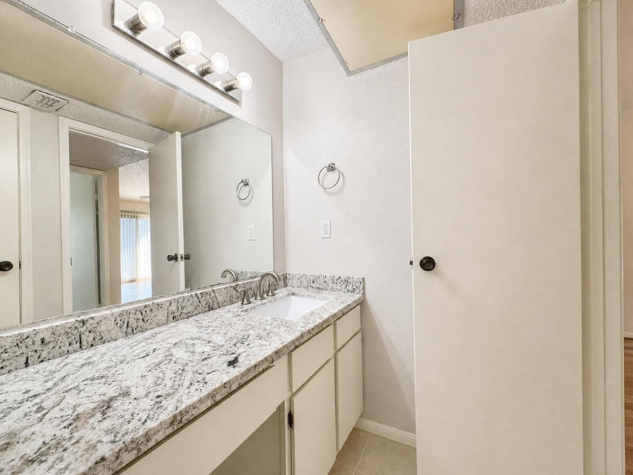2120 El Paseo Street 1808 Property Photo 9