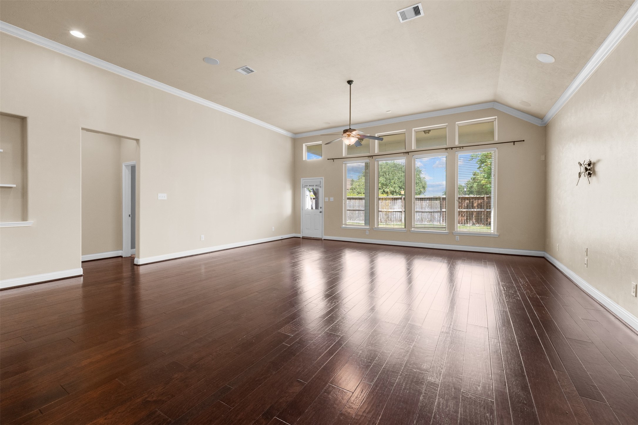 8239 Lockridge Terrace Lane Property Photo 9