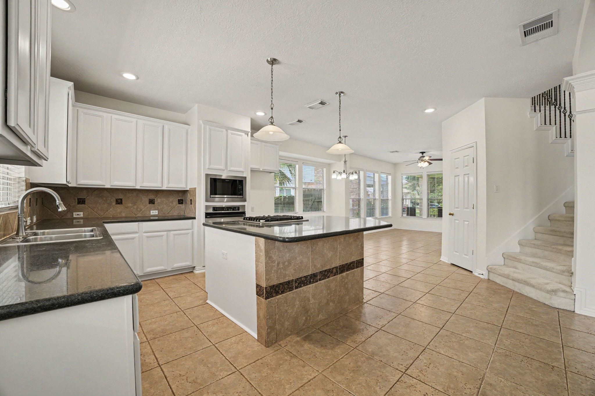 17303 Village Breeze Drive Property Photo 7