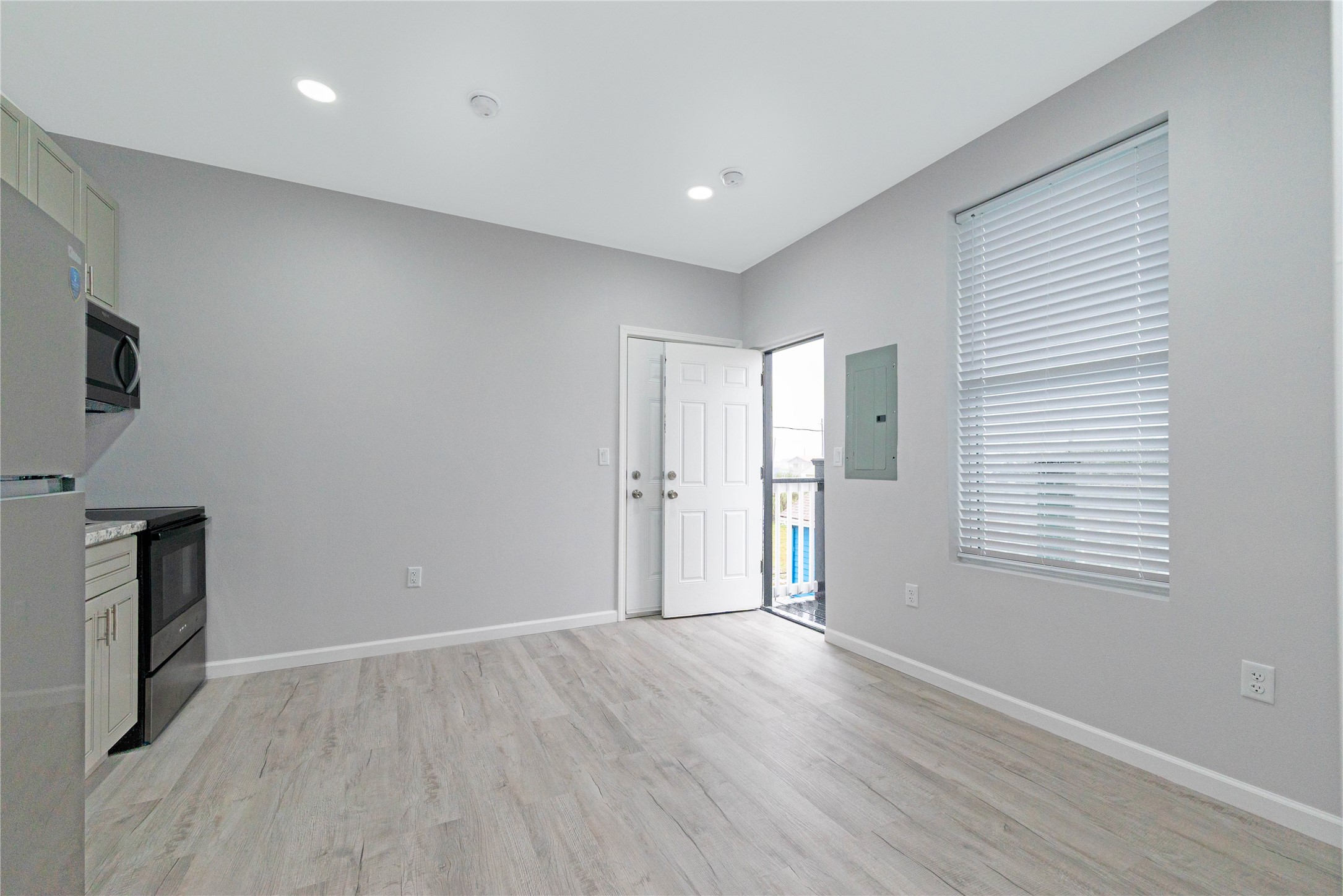 807 Avenue K G Property Photo 3