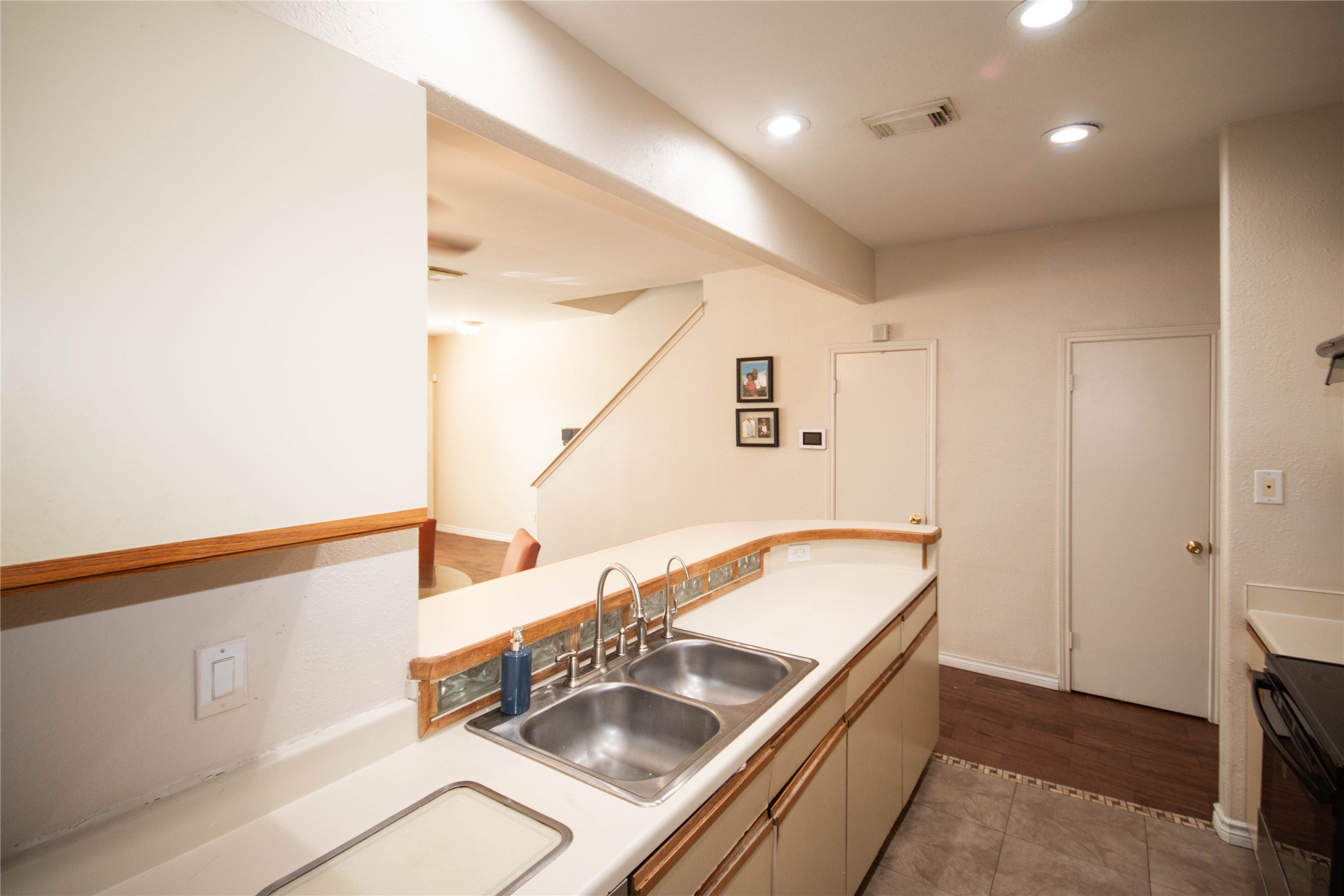 3024 Holly Hall Street Property Photo 8
