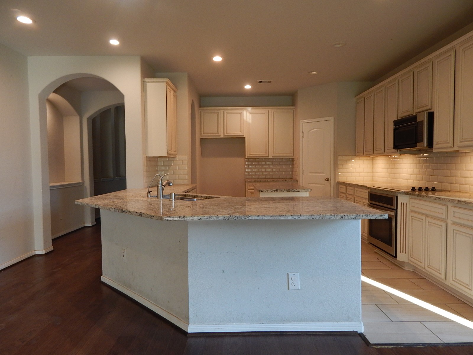 9155 White Tail Drive Property Photo 6