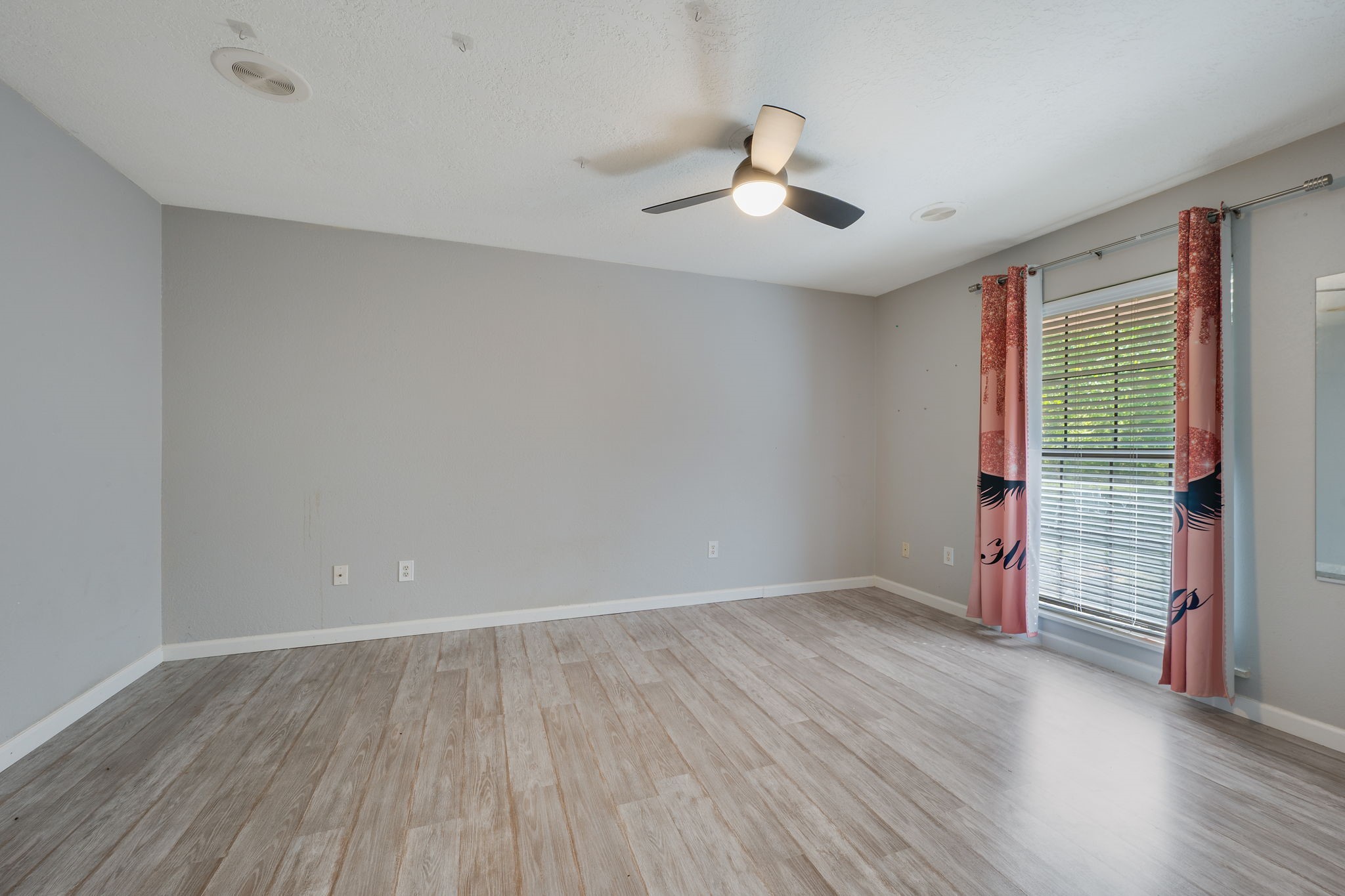 827 Vine Street Property Photo 11
