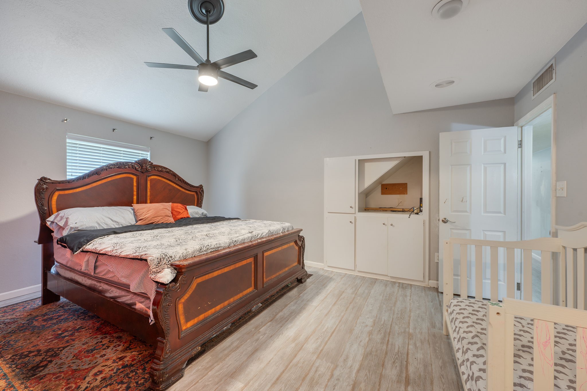 827 Vine Street Property Photo 13