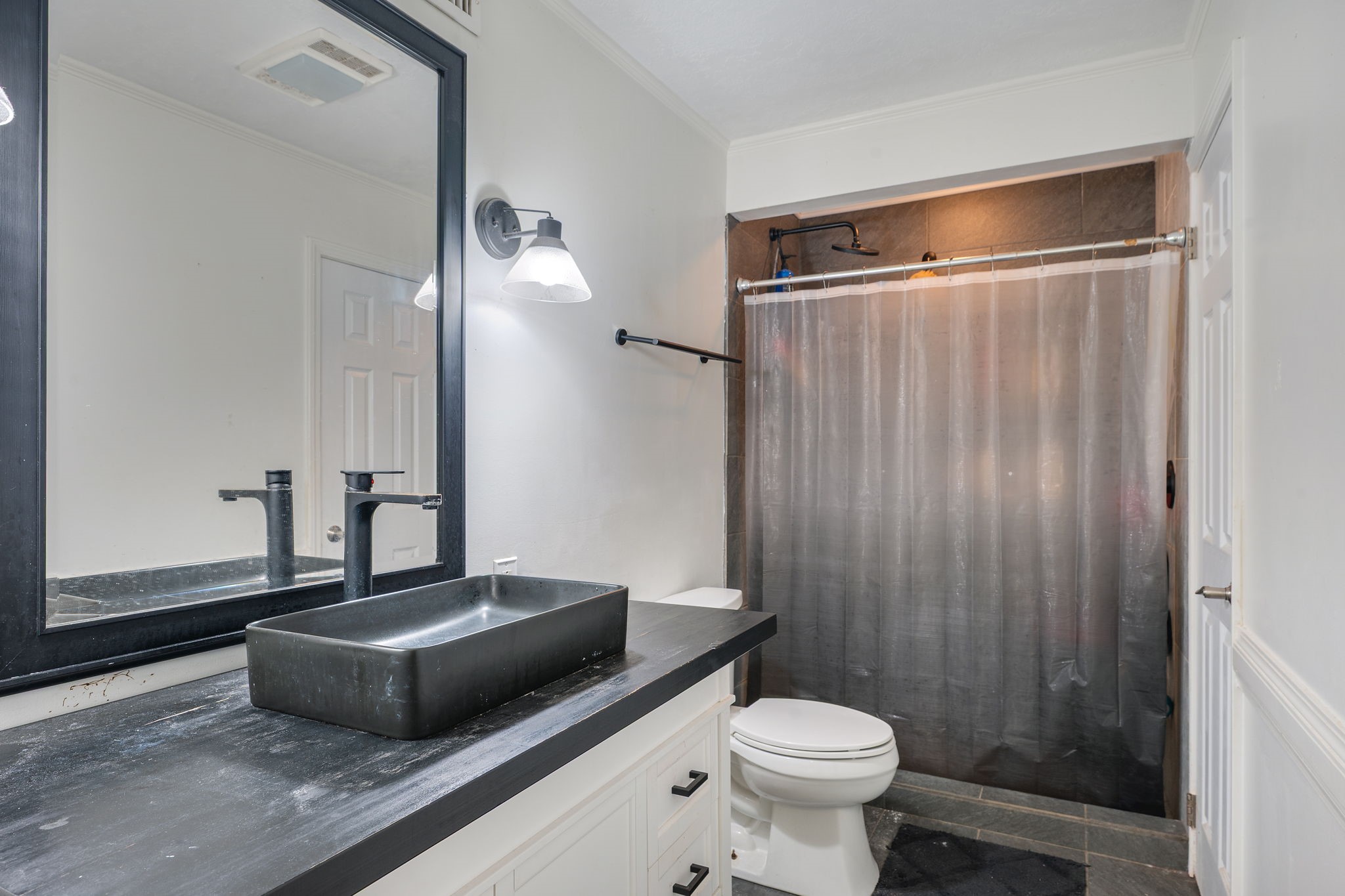827 Vine Street Property Photo 14