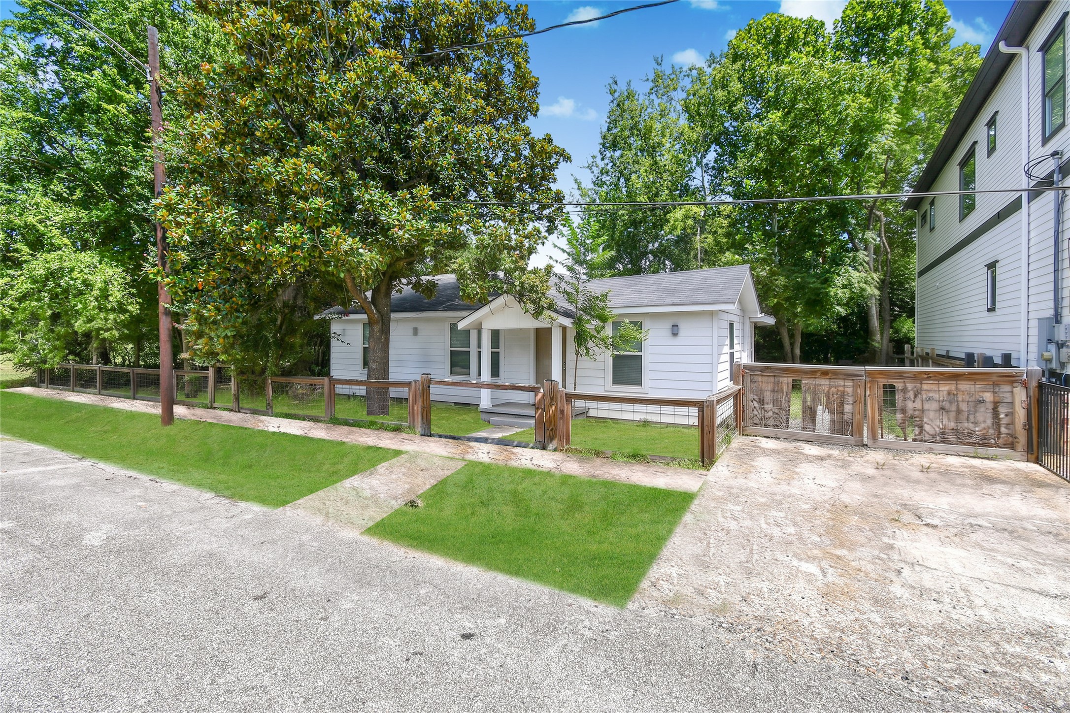 1204 Archer St Property Photo 2