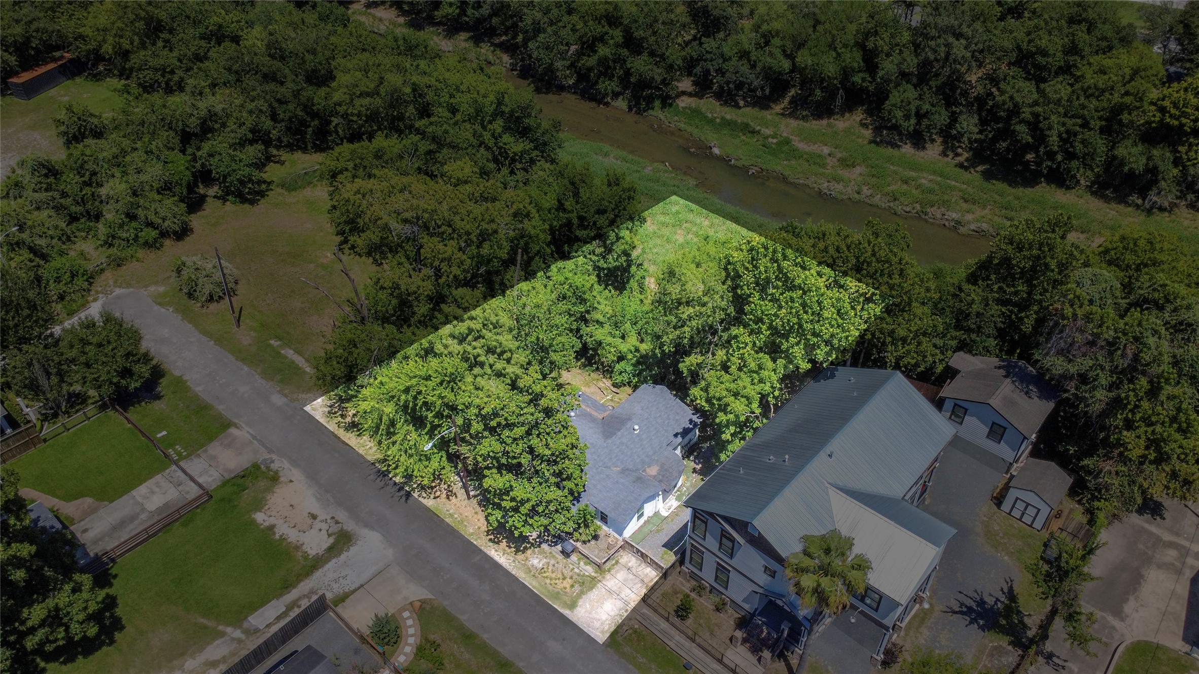 1204 Archer St Property Photo 6